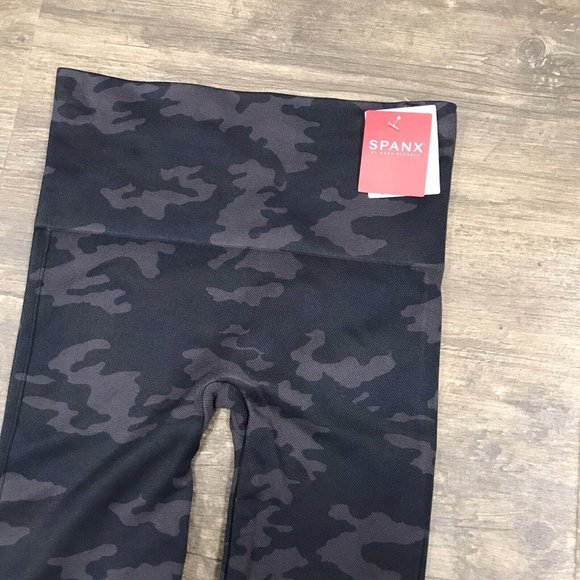 NWT Spanx By Sara Blakely Look At Me Now Leggings Black Camo size XS $68 - Picture 2 of 8